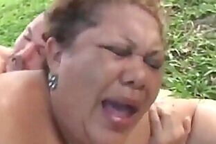 Abuela gorda sexo al aire libre -  15 min