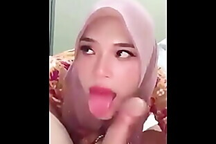 Mahasiswi Hijab Ketagihan Sepong 55 sec
