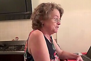 vecchia zia troia italiana chiavata da giovane 10 min