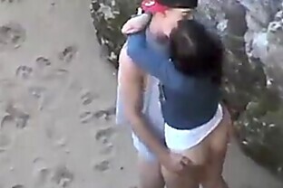 Se deja pillar jovenes calientes en la playa 5 min