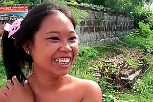Naughty Asian Amateur Blows Her First Foreigner