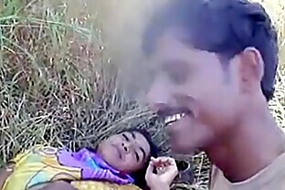 Northindia-Girl-Show-off-Outdoor