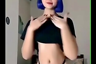 Who is she? 45 sec