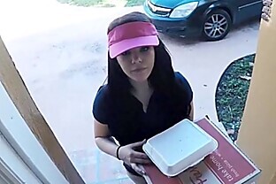 Kimber Woods delivers pizza and bangs customer for more tips