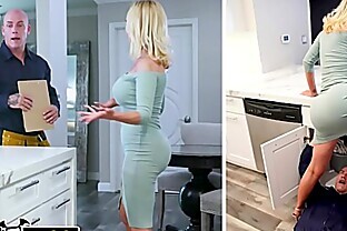BANGBROS - Nikki Benz Gets Her Pipes Fixed By Plumber Derrick Pierce