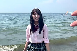 　ハメ撮り　海でデートした後ラブホでハメ撮りセックス。おじさんと濃厚なキス。フェラチオのテクニックがエロい。手マンされてめちゃくちゃ気持ちよさそう。正常位で感じまくり。 13