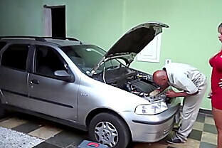 Loira dando em cima do seu mecanico quando foi arrumar seu carro - Angel Lima x Capoeira