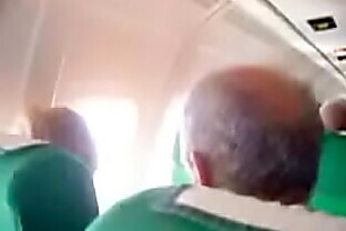 Mi mujer se masturba en el avion