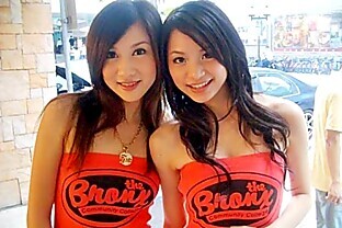Hot Teenie Japanese GFs!