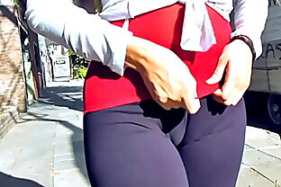 Amazing Ass!, Cameltoe! & Natural Tits! Flashing in Public!