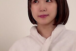 『愛し合う夫婦が残したいメモリアルヌードフォト』と題された雑誌の企画と妻を騙し、絶倫チ○ポ男と素肌密着偽撮影会で寝取られ検証！！旦那よりも若くてカチカチに反り返ったチ○ポ