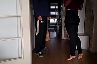 MILF in Yoga to Pay the Delivery Guy