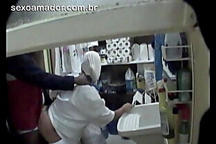 Motoboy faz sexo com faxineira de restaurante entre uma entrega e outra