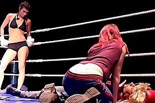 Cat fight and hard blowjob in the boxing ring
