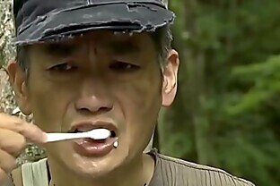 Giáo sư rủ học trò vào rừng xoạc