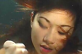 Underwater Asain Blowjob