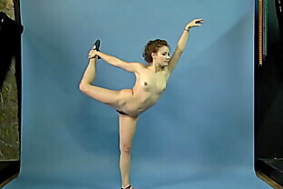 Mila Gimnasterka hairy tight babe doing gymnastics
