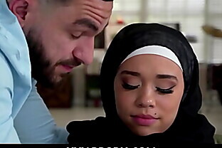 HyjabPorn - Innocent Stepsis In Hijab Experiences New Things- Willow Ryder