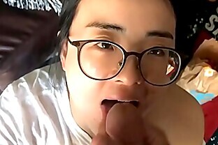 Hot teen chinese girl exchange student slut gives blowjob to foreigner -