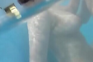 泳池母子乱伦