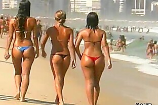 Sexy Brazilian thong booty and Italian beach dancers