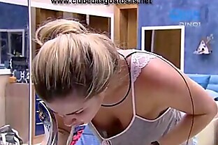 Aline e Talita pagando peitinho no BBB15 -