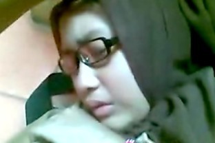 Pelajar SMP Berkerudung (memek mulus)