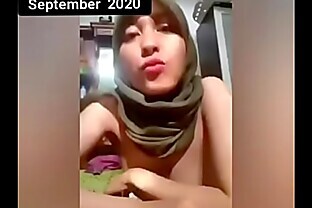 Prisoner in Hijab Slap at Van