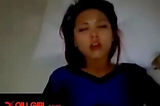 Em gái kêu đau vì cu quá to -