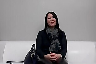 asiatica faz boquete com camisinha no teste do sofa