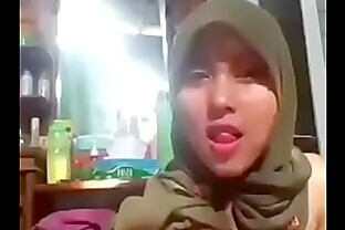 Chinese in hijab Massage