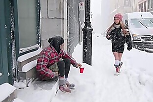 Pegas Productions - Kate Brixxton Baise un Clochard
