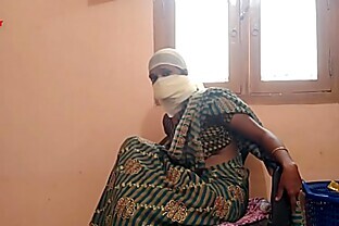 मकान मालकिन ने दिलवाई कुंवारी चूत पड़ोसी की चुदाई
