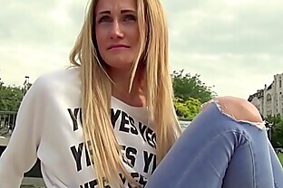German Scout - Medizinstudentin Linda LeClair ohne Gummi gefickt