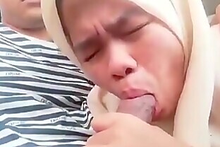 Small tits in HIJAB doing Hair pulling