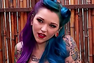 Gothic pinup rides cock