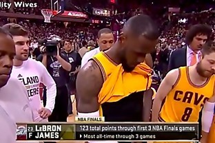 Celebrity Lebron James Accidentally Show his dick in TV