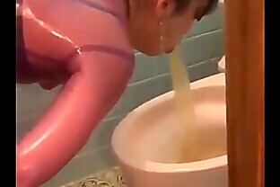 Asian girl autovomit in the toilet 43 sec
