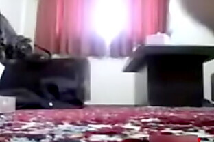 مرده به زنه میگه پشت رو بریم تو کارش و زنه میخوابه از پشت ترتیبشو میده. 2 min