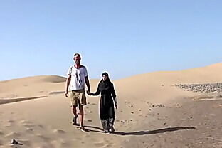 A moment of passion in the desert 7 min